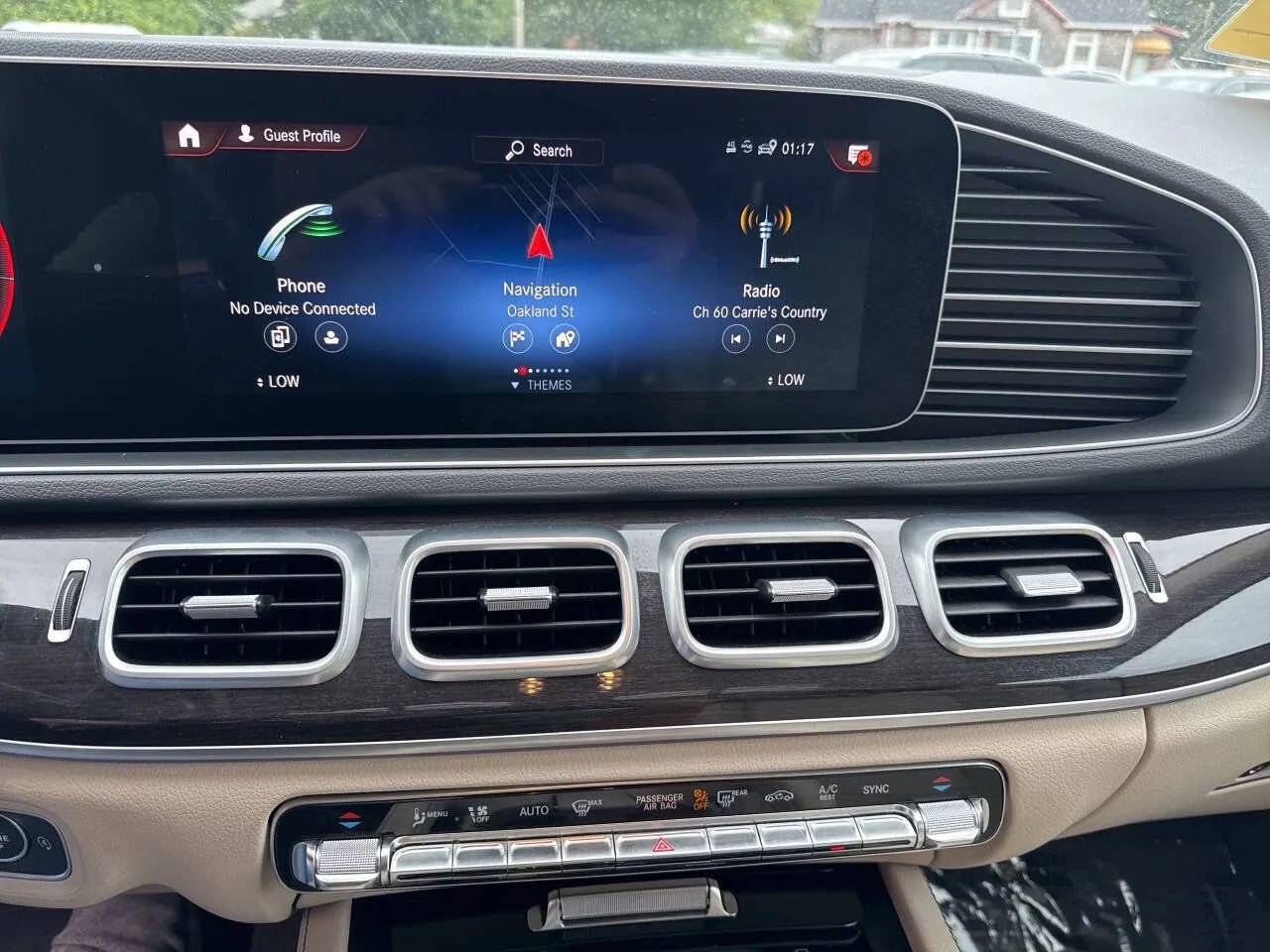 Used 2020 Mercedes-Benz GLE 350 4MATIC w/ Premium Package image 17