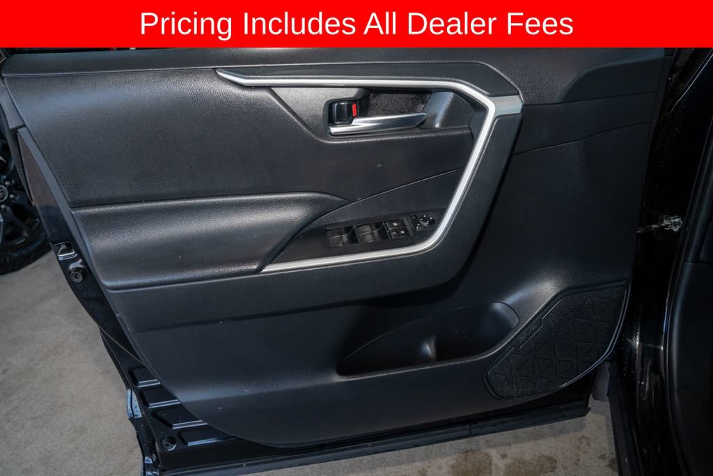 Used 2020 Toyota RAV4 XLE FWD image 11