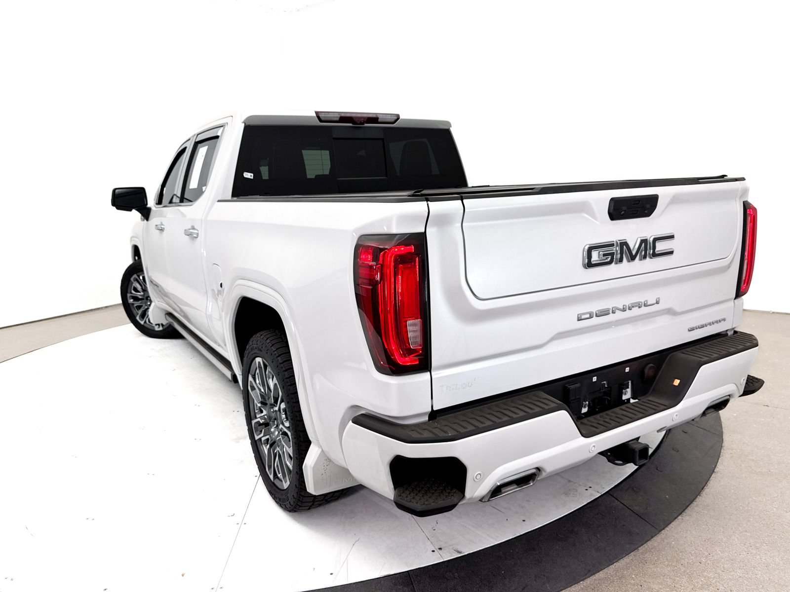 Used 2023 GMC Sierra 1500 Denali Ultimate AWD/4WD image 2