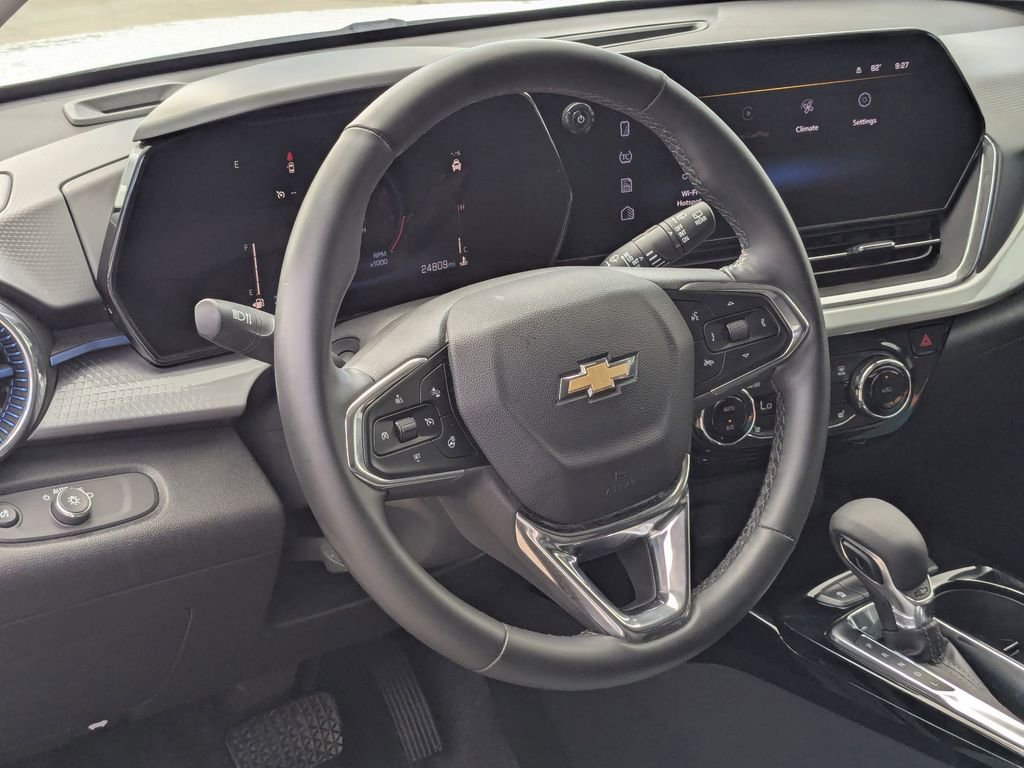 Used 2025 Chevrolet Trax LT w/ LT Convenience Package image 15