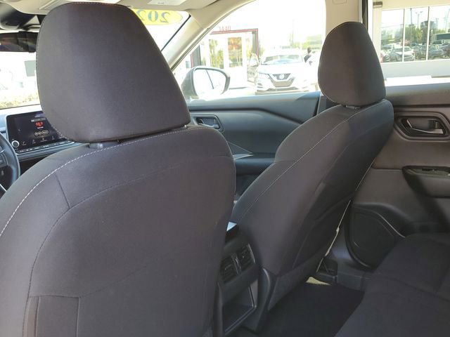 Used 2024 Nissan Rogue S image 11