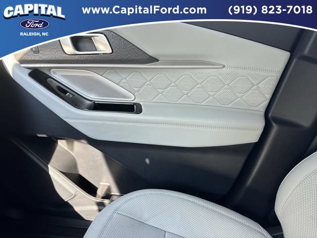Certified 2025 Ford Explorer Platinum w/ Ultimate Package AWD/4WD image 29