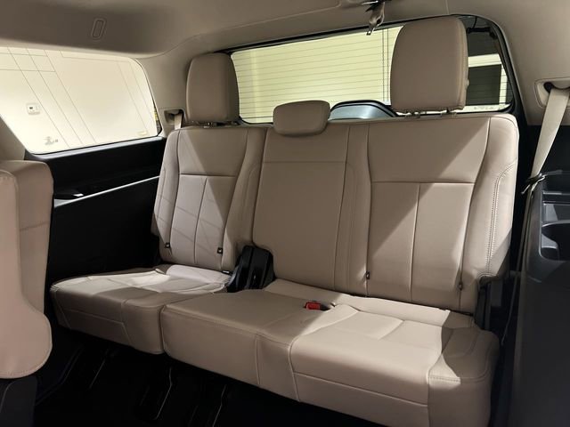Certified 2024 Ford Expedition XLT RWD image 24