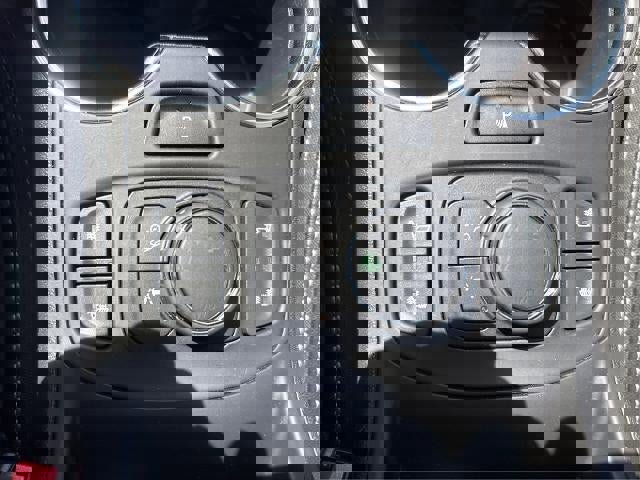 Certified 2022 GMC Terrain SLT w/ Infotainment Package II image 18