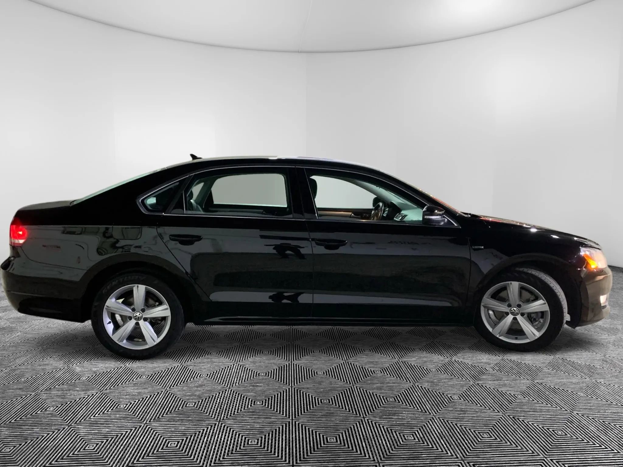 Used 2015 Volkswagen Passat 1.8T Limited Edition FWD image 5