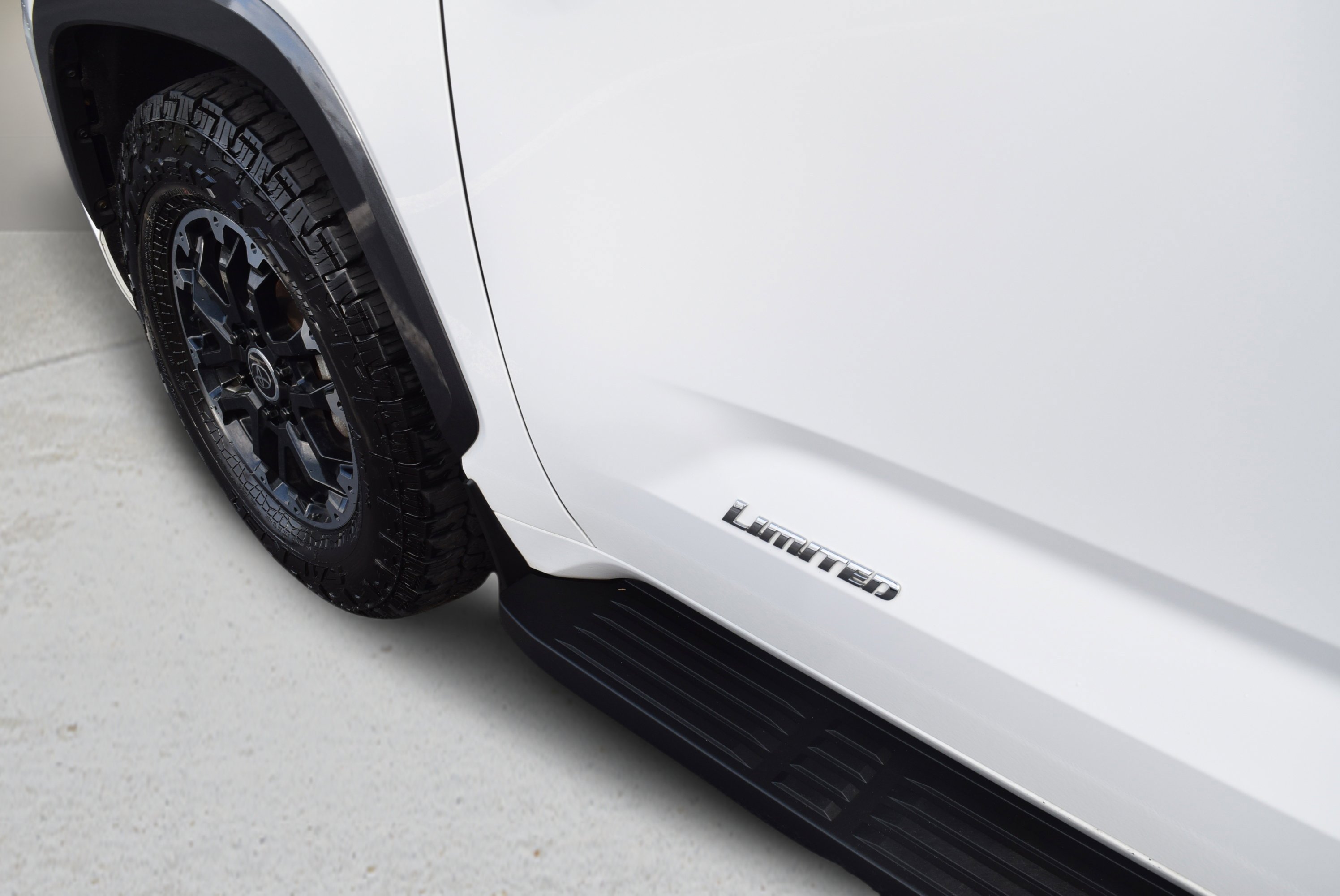 Used 2023 Toyota Sequoia Limited w/ TRD Off-Road Package AWD/4WD image 9