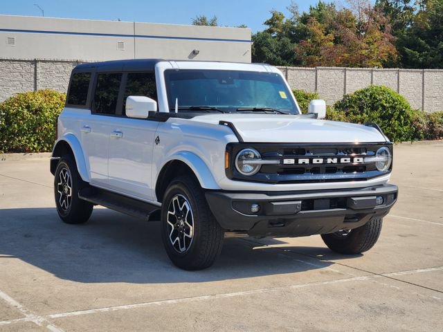 Used 2025 Ford Bronco Outer Banks AWD/4WD image 3