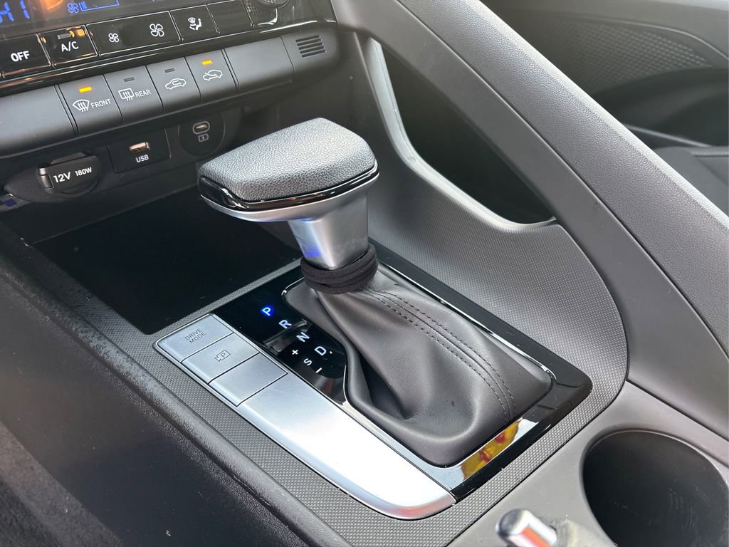Used 2024 Hyundai Elantra SEL image 32
