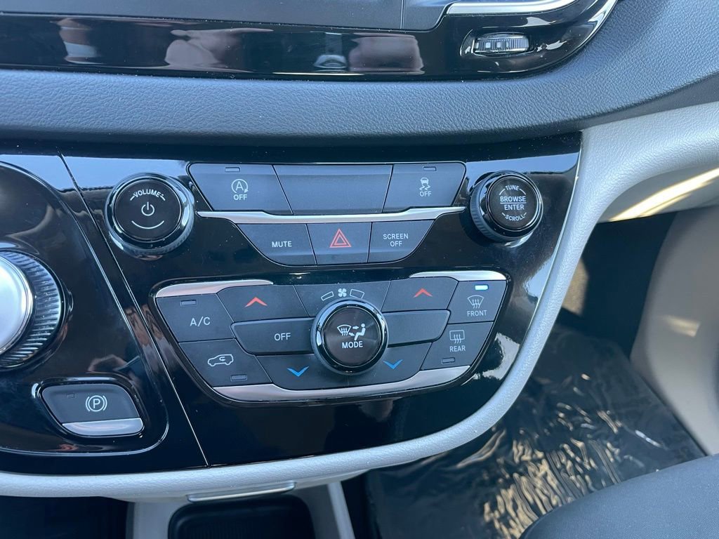 Used 2024 Chrysler Voyager LX image 12