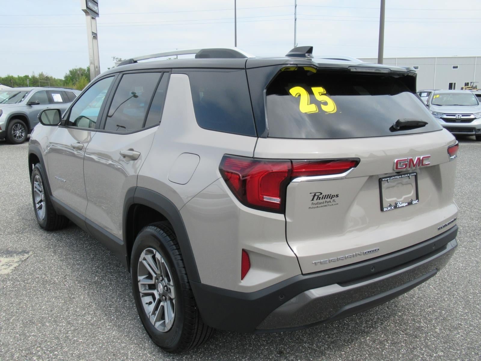 Used 2025 GMC Terrain Elevation w/ Elevation Premium Package AWD/4WD image 5