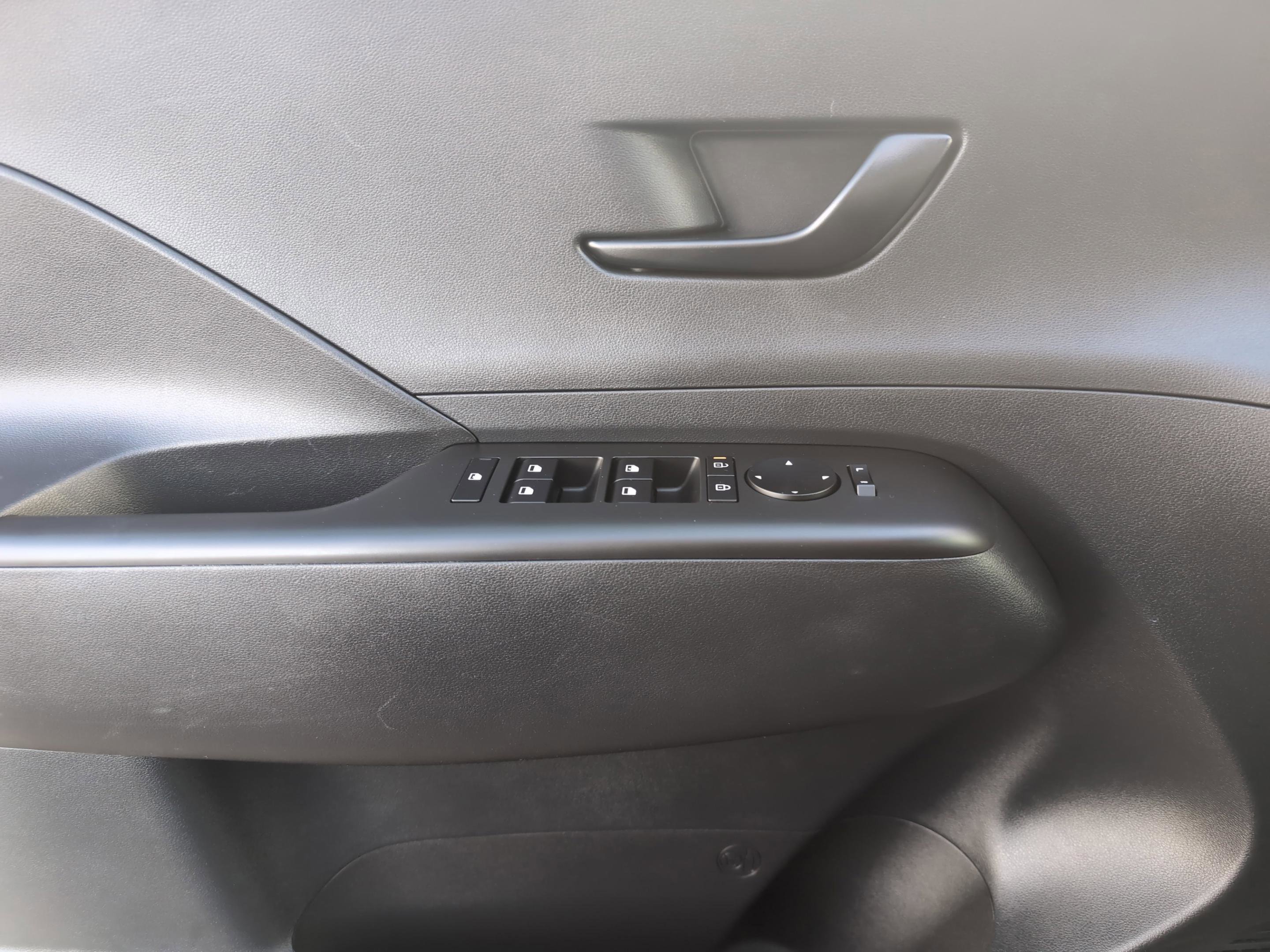 Used 2025 Hyundai Kona SEL image 14