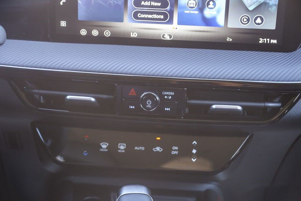 New 2026 Nissan Kicks SR FWD image 28
