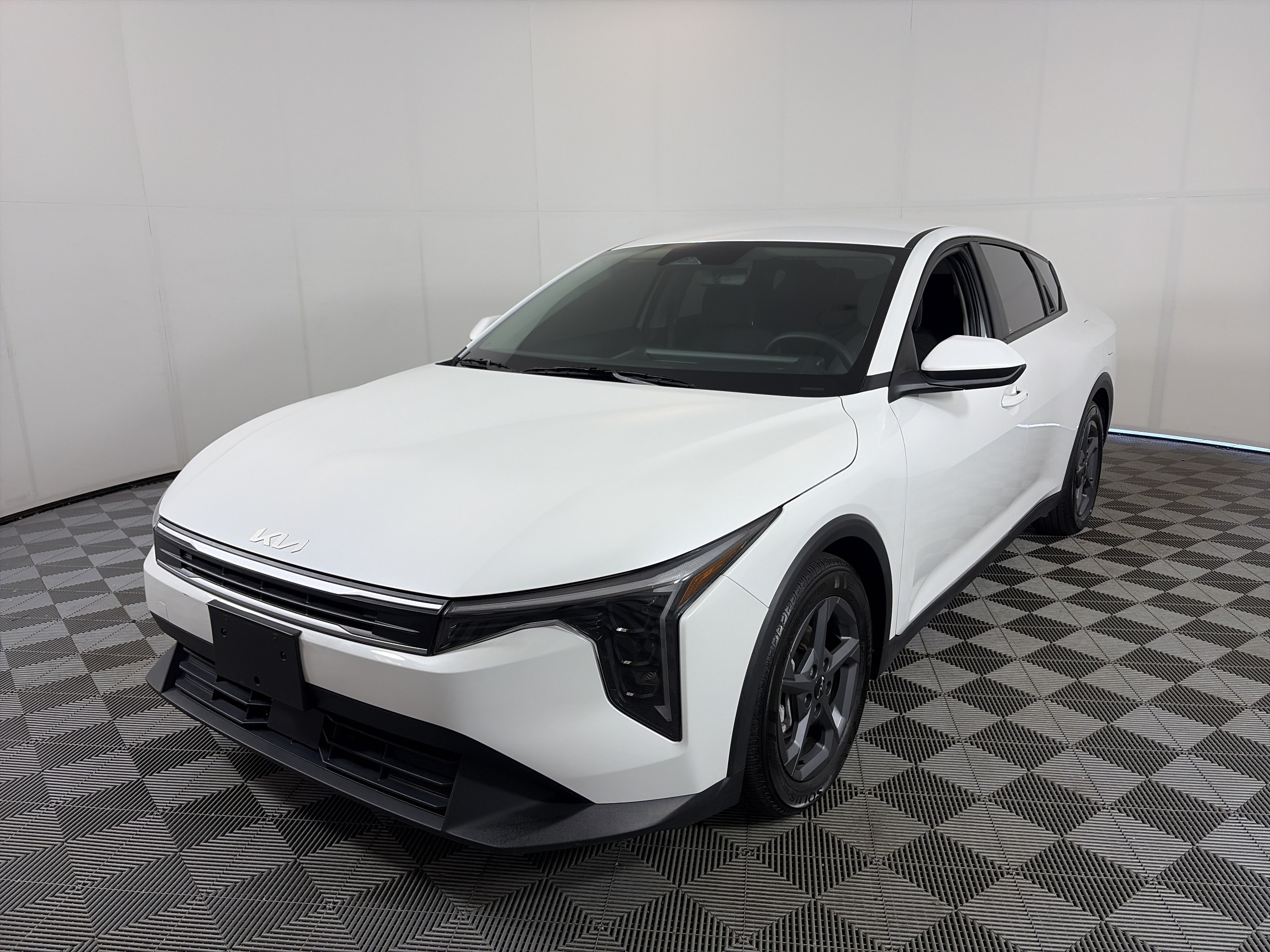 Used 2025 Kia K4 FWD image 2