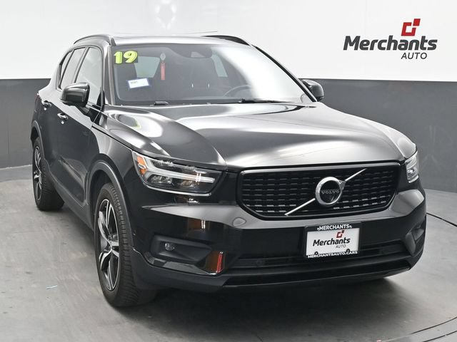 Used 2019 Volvo XC40 T5 R-Design AWD/4WD image 1