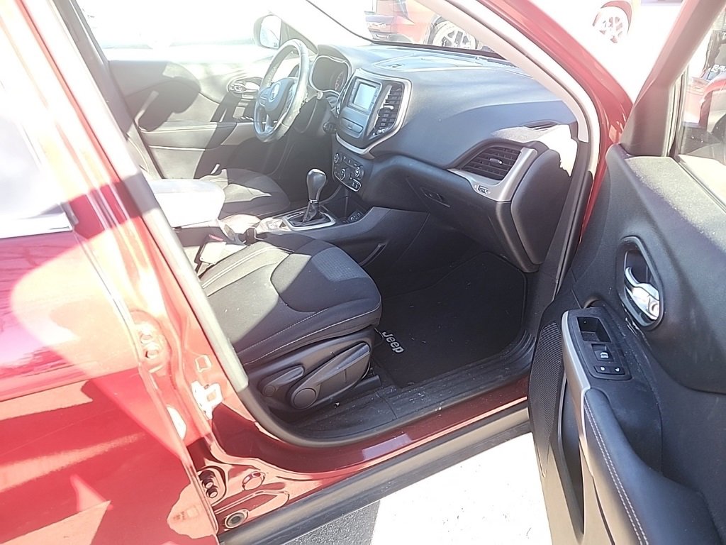 Used 2017 Jeep Cherokee Latitude image 12