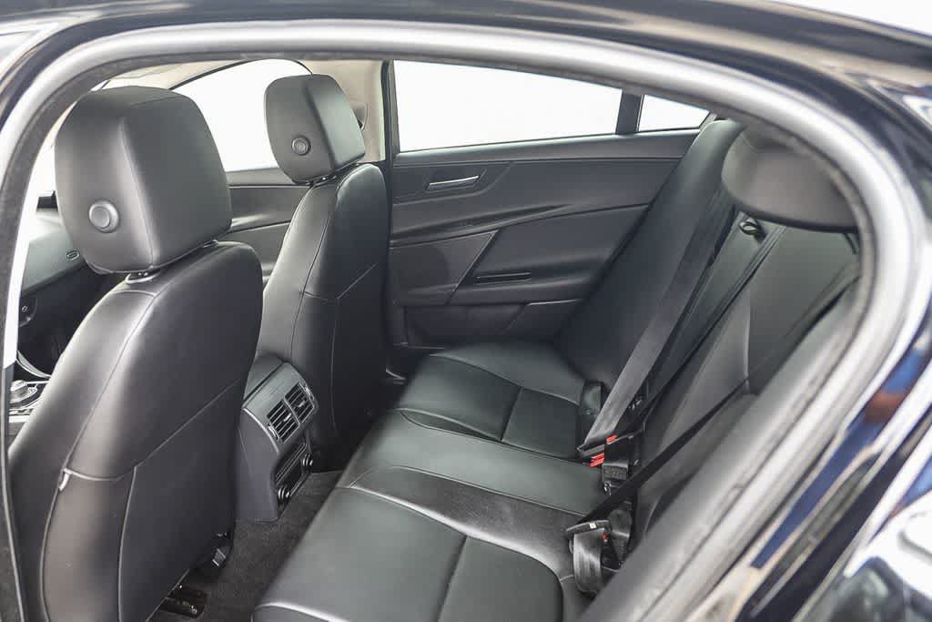 Used 2018 Jaguar XE Premium AWD/4WD image 15