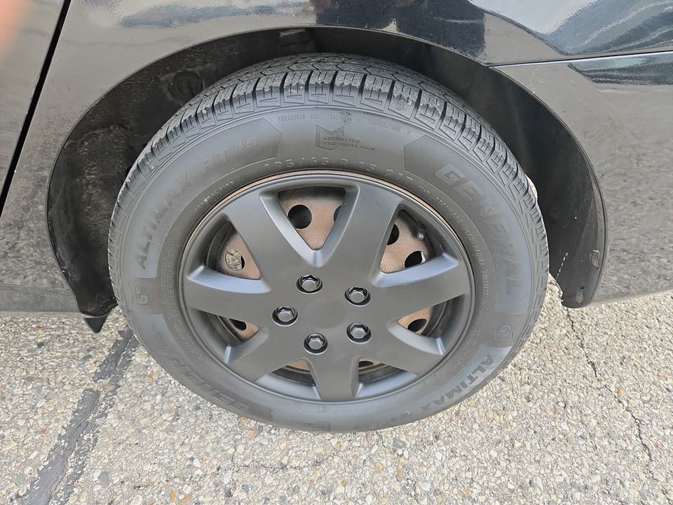 Used 2010 Hyundai Elantra GLS image 27