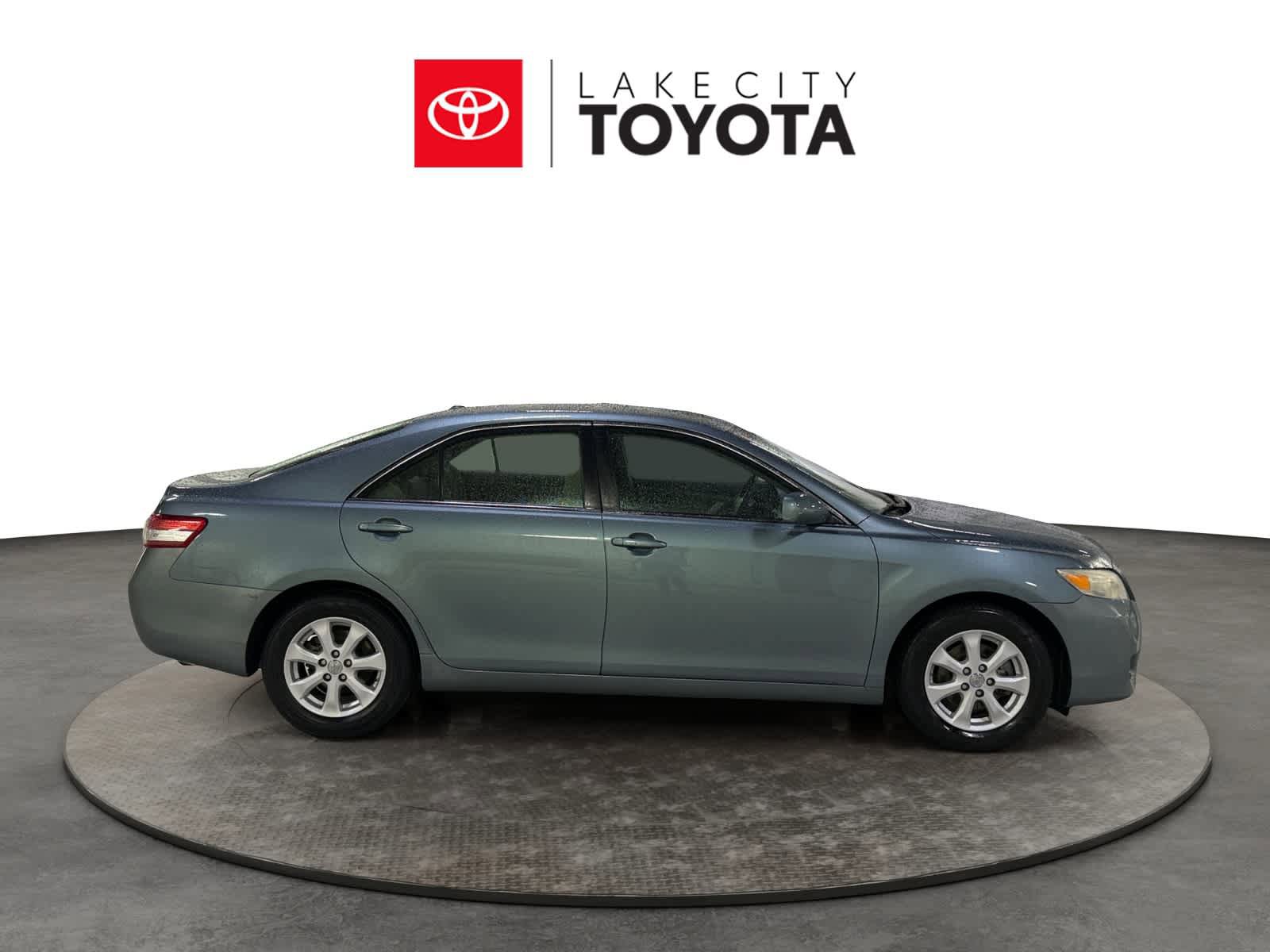 Used 2010 Toyota Camry LE FWD image 11