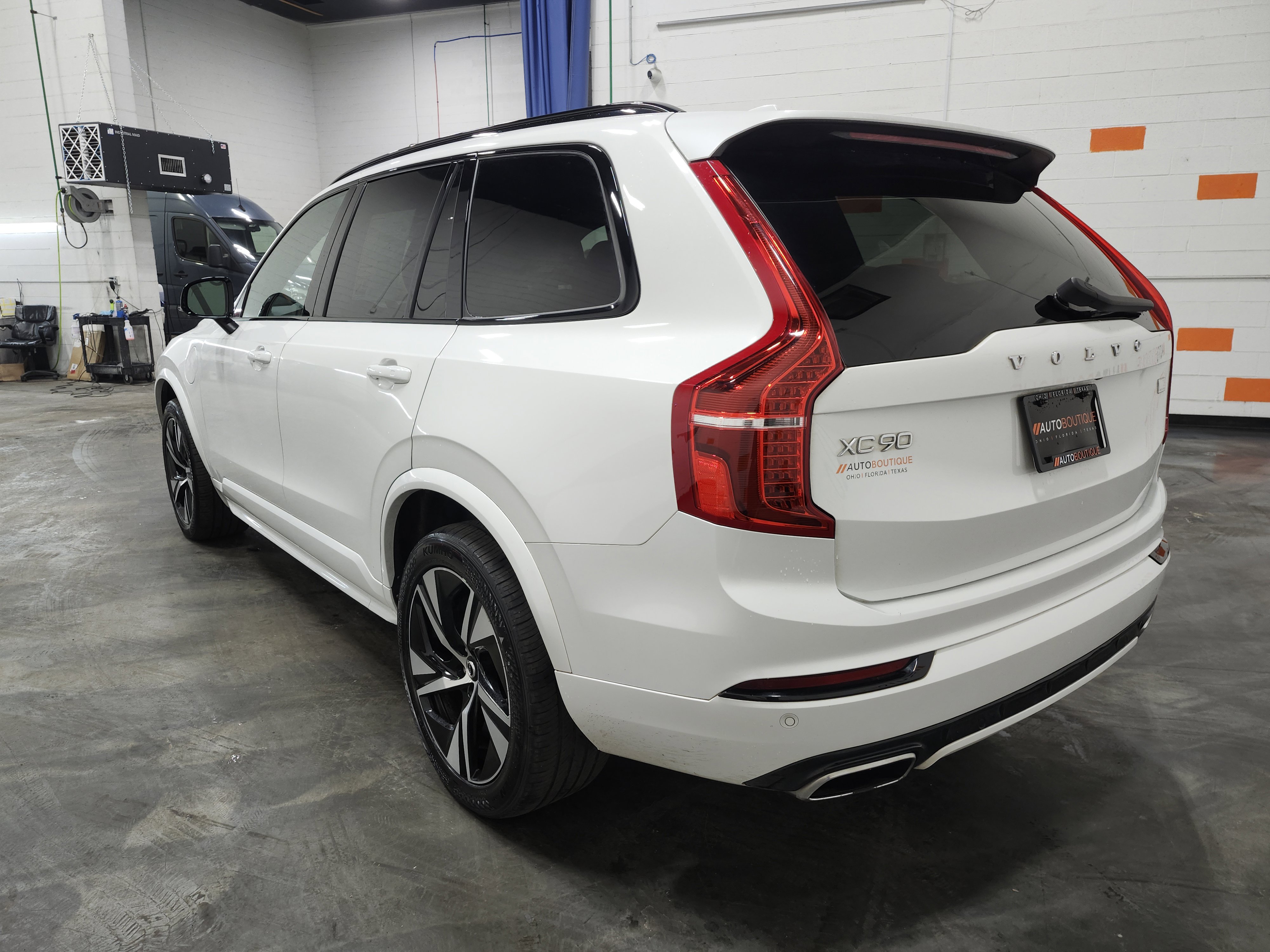 Used 2021 Volvo XC90 T8 R-Design w/ Advanced Package image 17