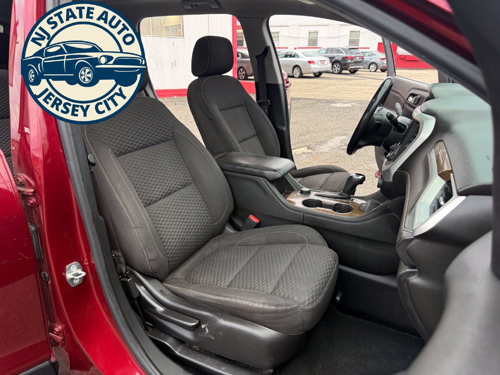 Used 2017 GMC Acadia SLE w/ Driver Alert Package I AWD/4WD image 4