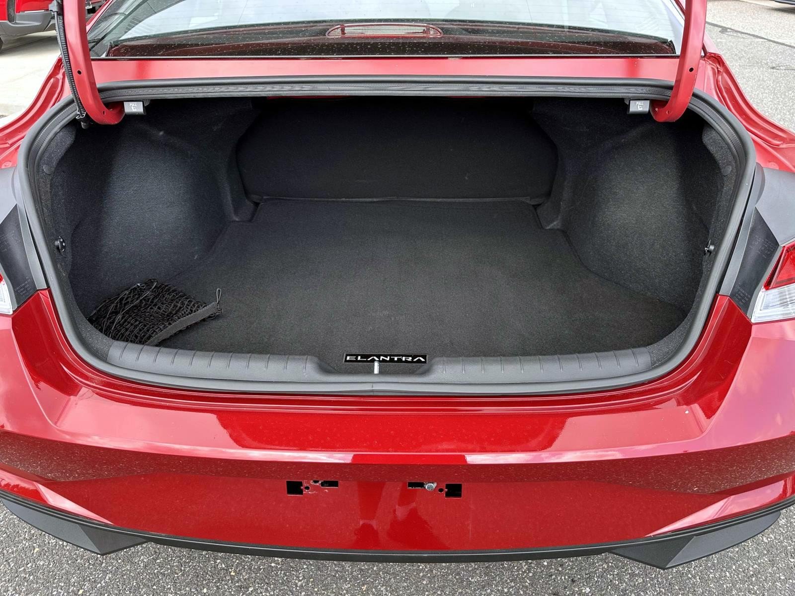 Used 2023 Hyundai Elantra SEL w/ Cargo Package FWD image 8