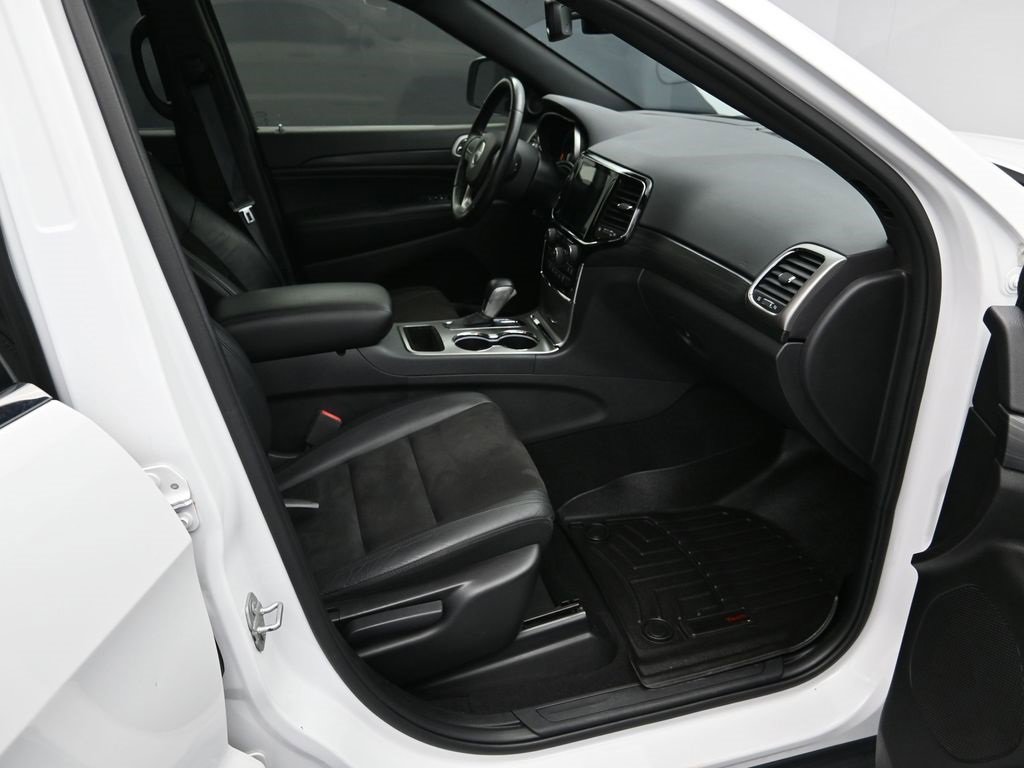 Used 2020 Jeep Grand Cherokee Laredo w/ Laredo X Package image 27