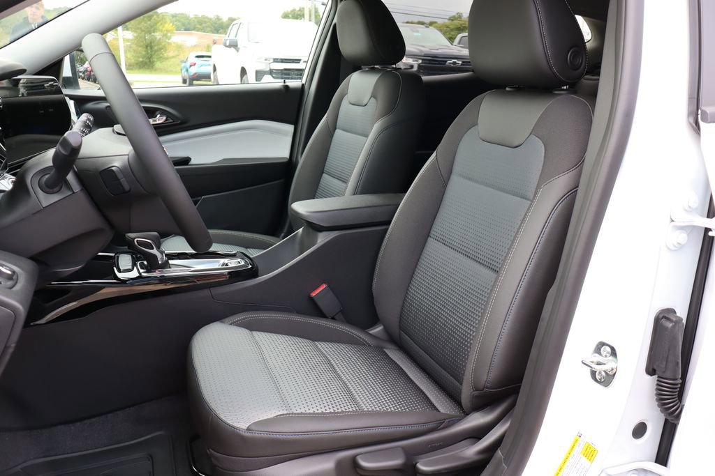 New 2026 Chevrolet Trax LT w/ Driver Confidence Package image 8