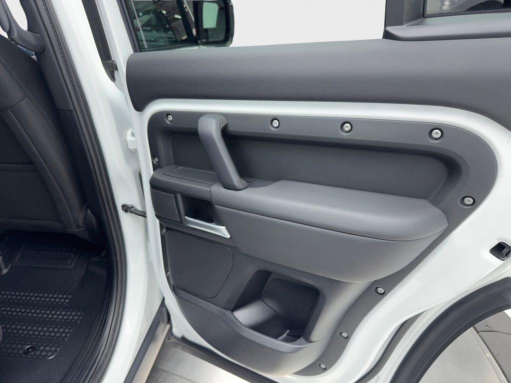 Used 2025 Land Rover Defender 110 S image 43
