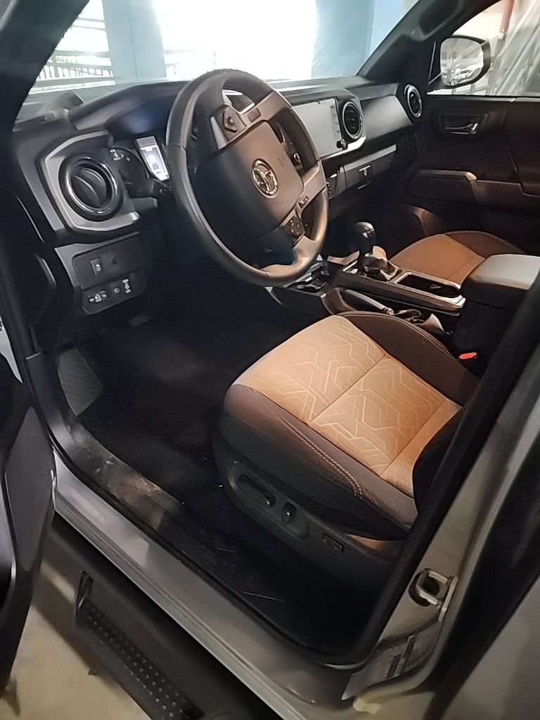 Used 2020 Toyota Tacoma TRD Sport w/ Technology Package RWD image 6