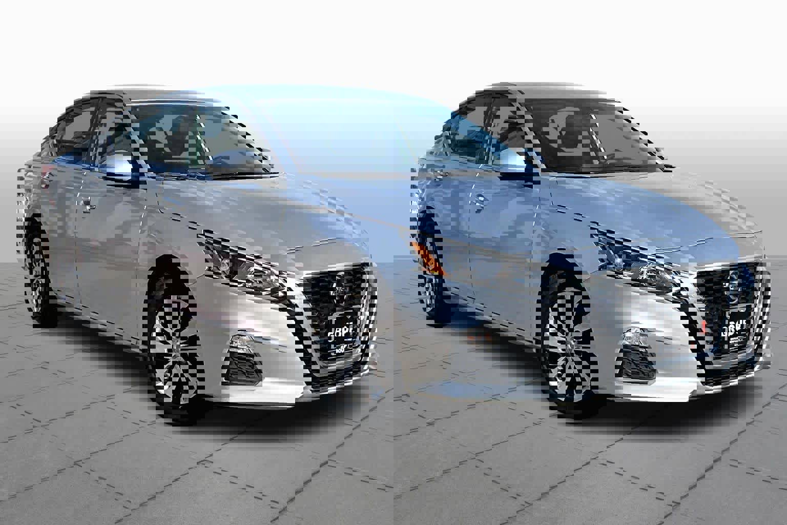 Used 2022 Nissan Pathfinder SV w/ Cargo Package image 3