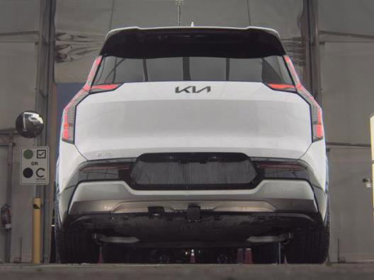 Certified 2025 Kia EV9 Land image 7