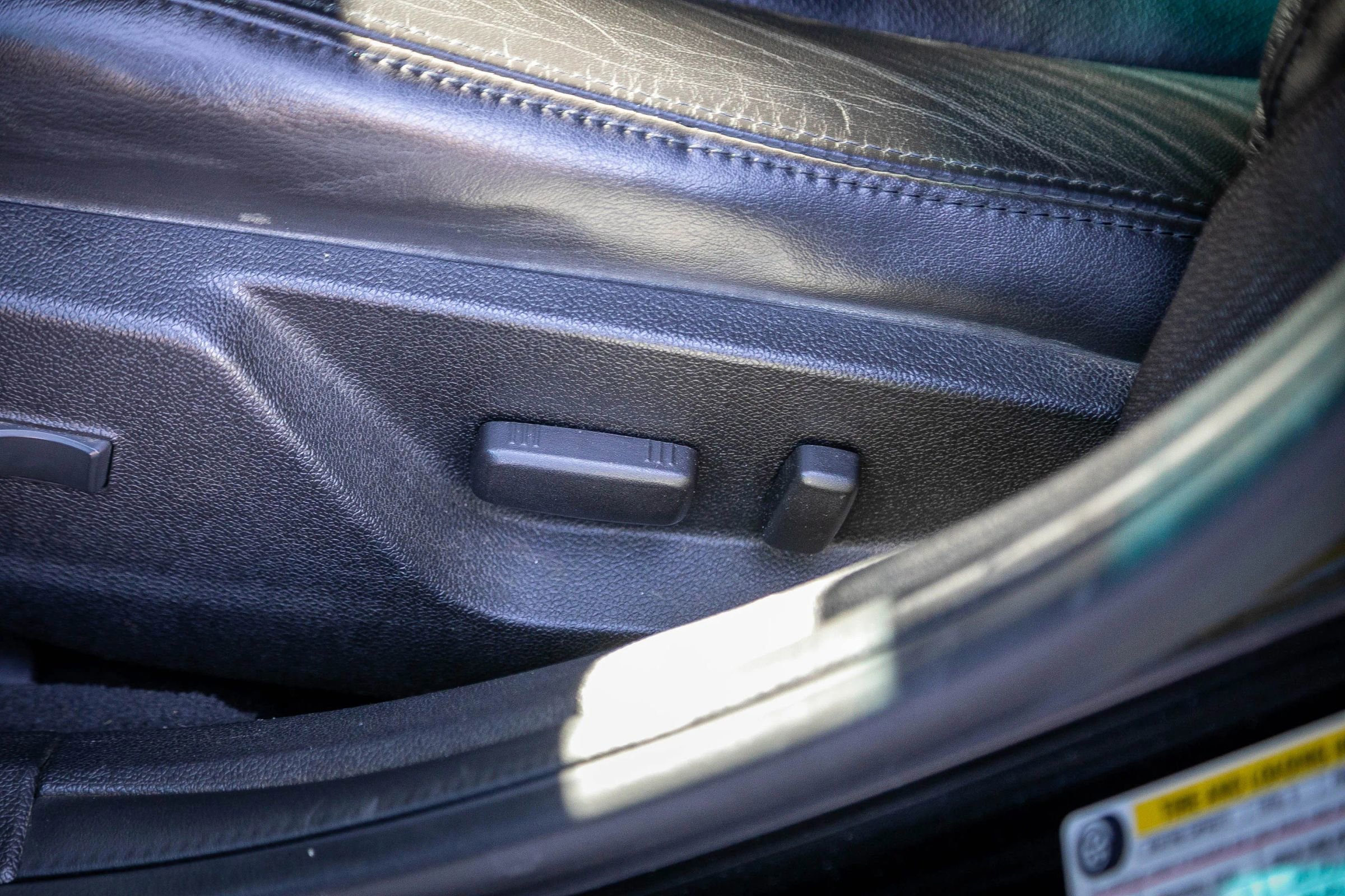 Used 2010 Cadillac CTS Premium image 31