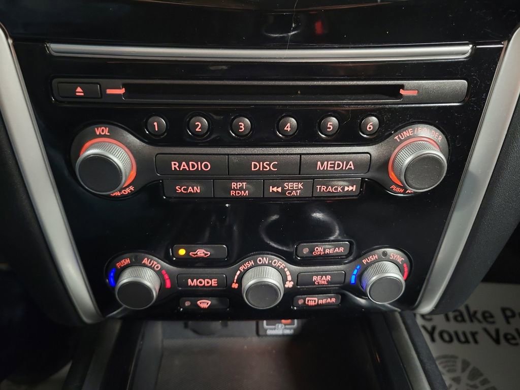 Used 2019 Nissan Pathfinder SV image 18