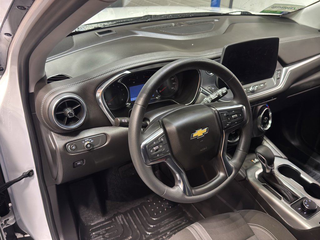 Used 2025 Chevrolet Blazer LT w/ Redline Edition image 16