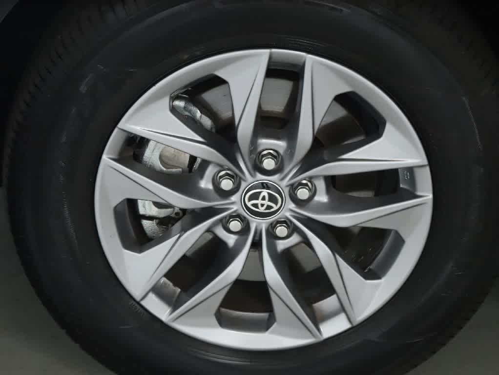 Certified 2026 Toyota Sienna LE AWD/4WD image 36