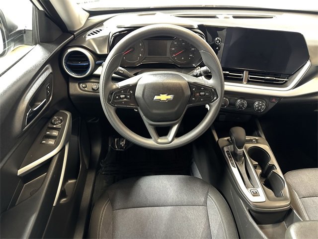 Certified 2025 Chevrolet Trax LS image 14