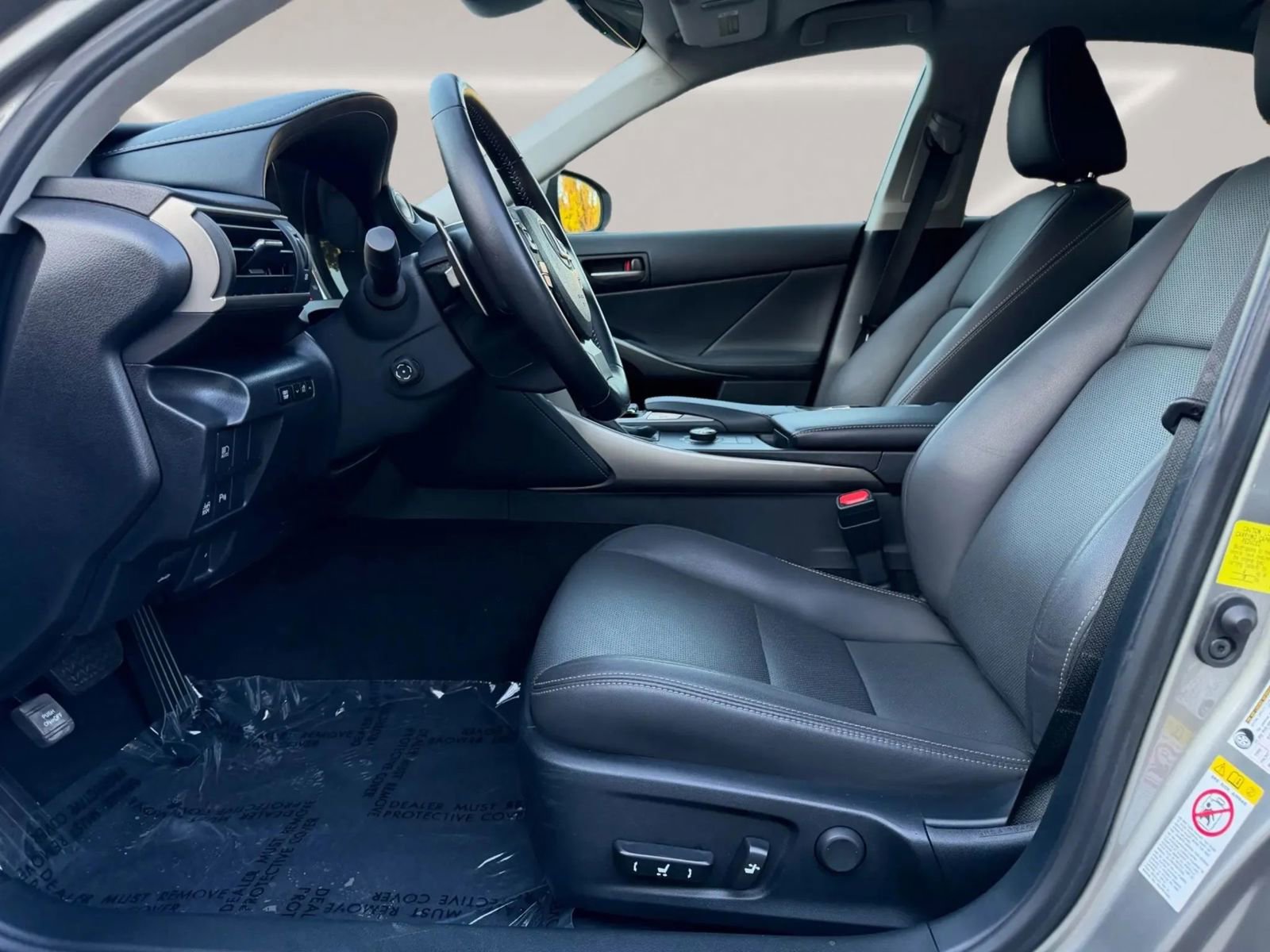 Used 2018 Lexus IS 300 w/ Comfort Package RWD image 9