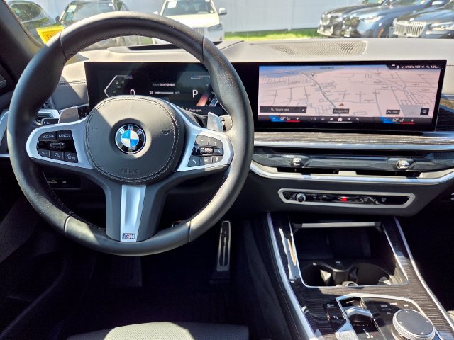 Used 2025 BMW X5 xDrive40i w/ M Sport Package AWD/4WD image 13
