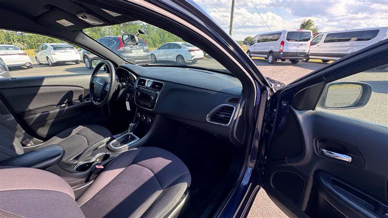 Used 2014 Chrysler 200 LX FWD image 30