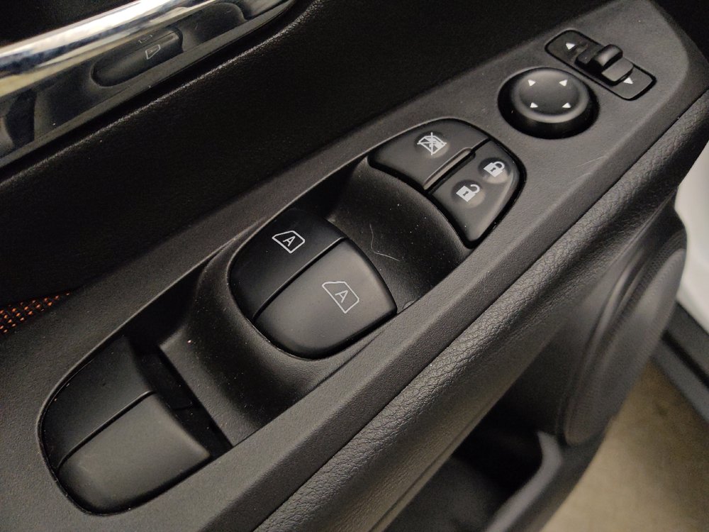 Used 2023 Nissan Kicks SR FWD image 27