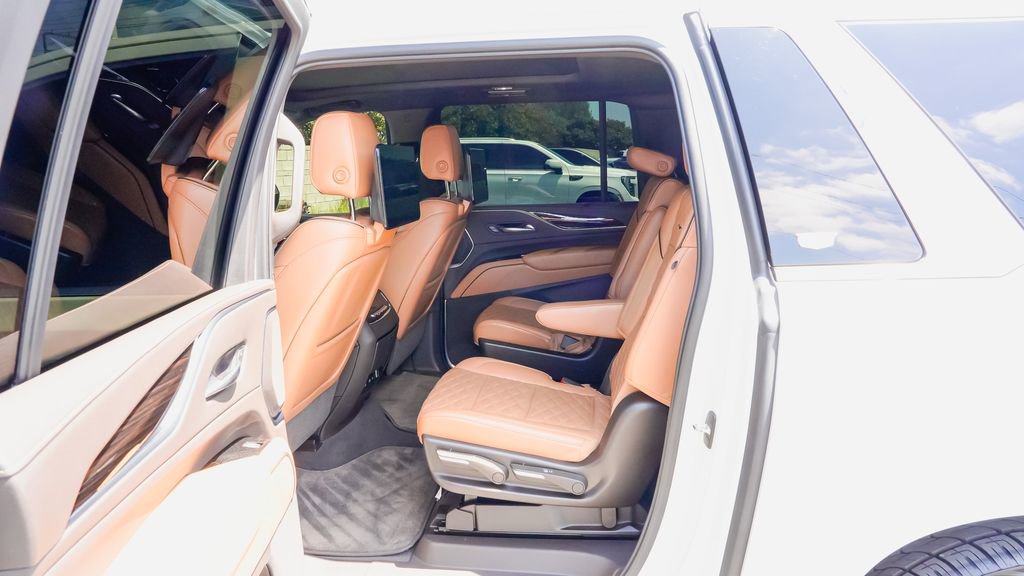 Certified 2021 Cadillac Escalade ESV Premium Luxury w/ LPO, Radiant Package AWD/4WD image 10