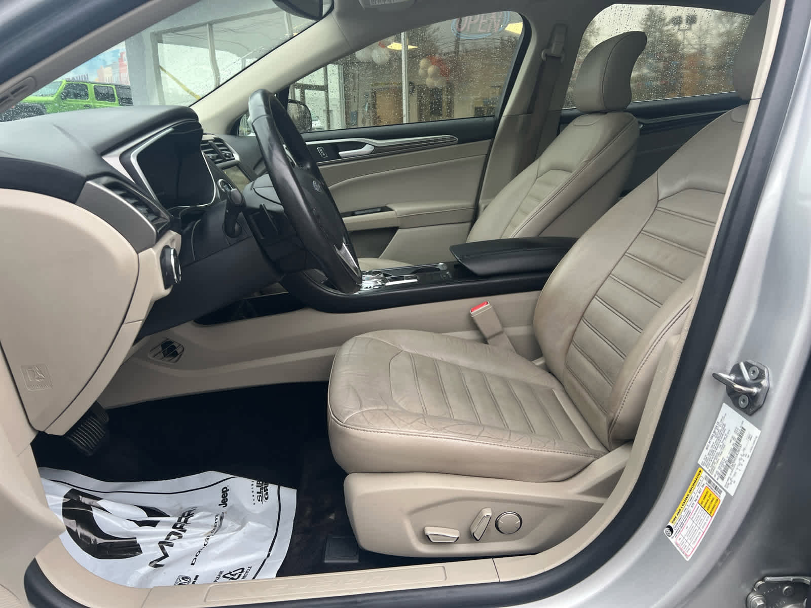 Used 2018 Ford Fusion SE w/ Fusion SE Technology Package image 19