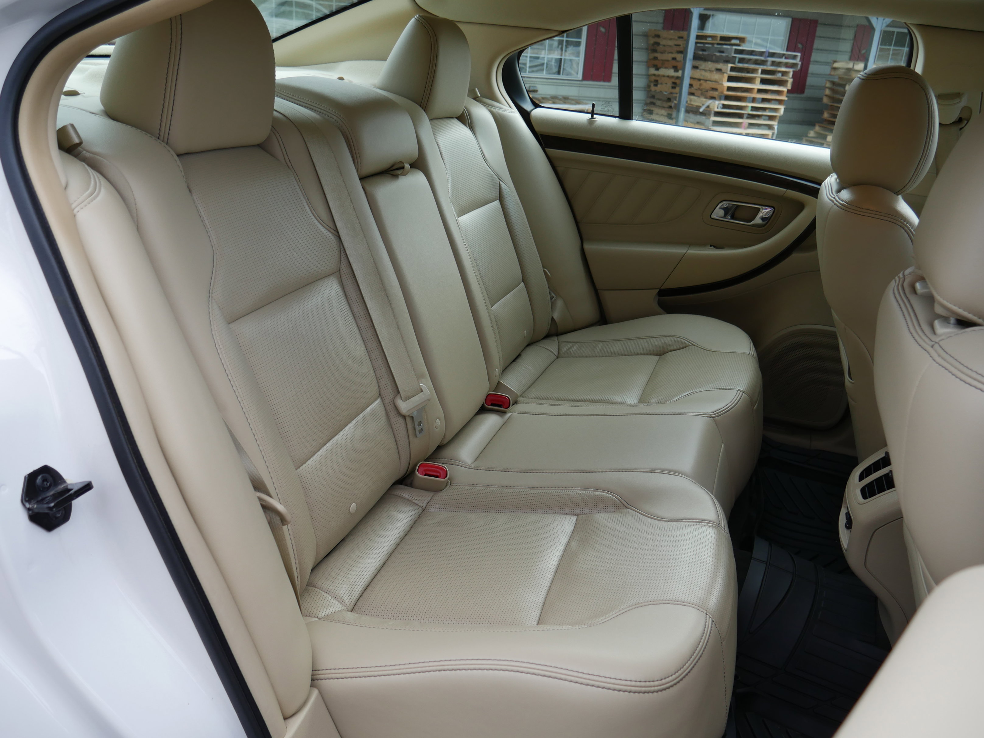 Used 2017 Ford Taurus Limited image 29