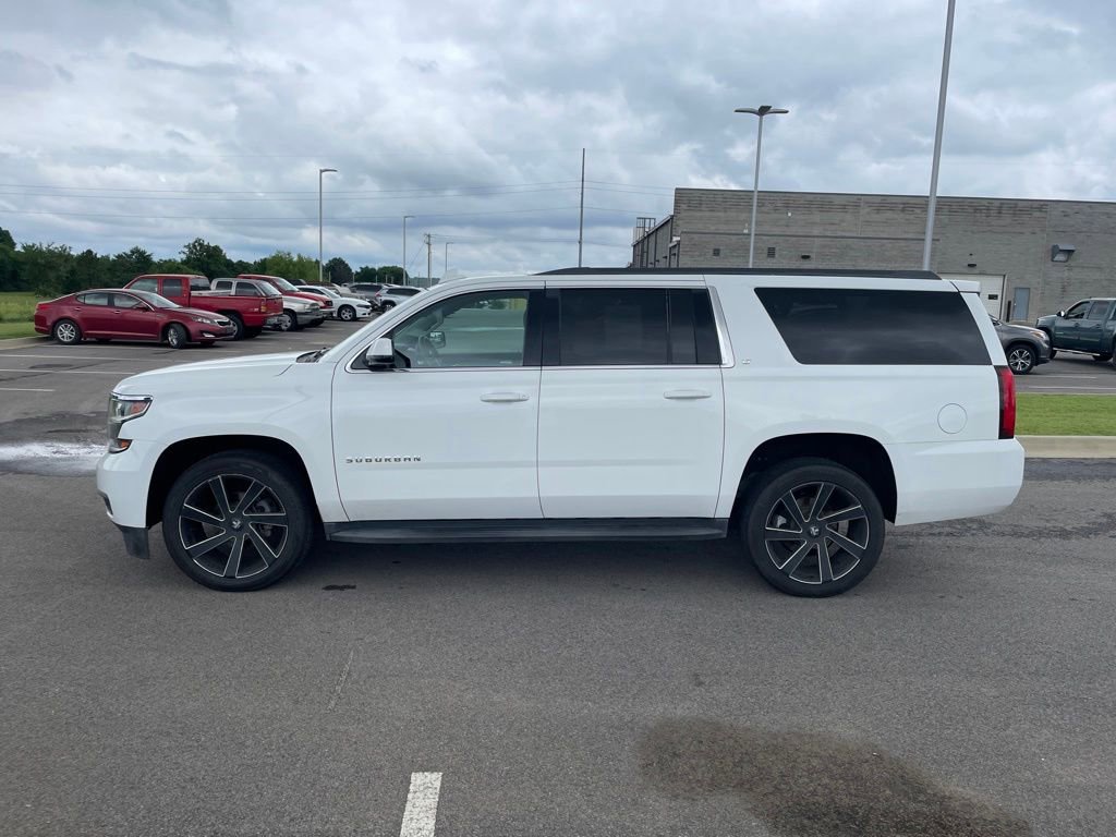 Used 2018 Chevrolet Suburban LT RWD image 4