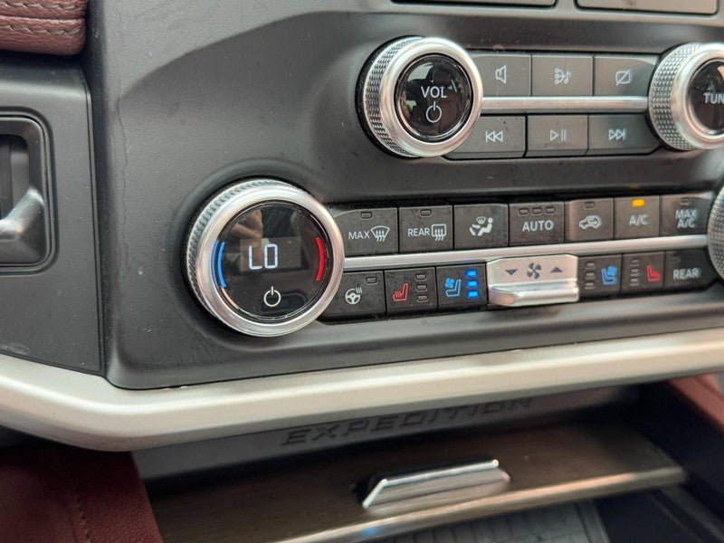 Used 2023 Ford Expedition Limited AWD/4WD image 21