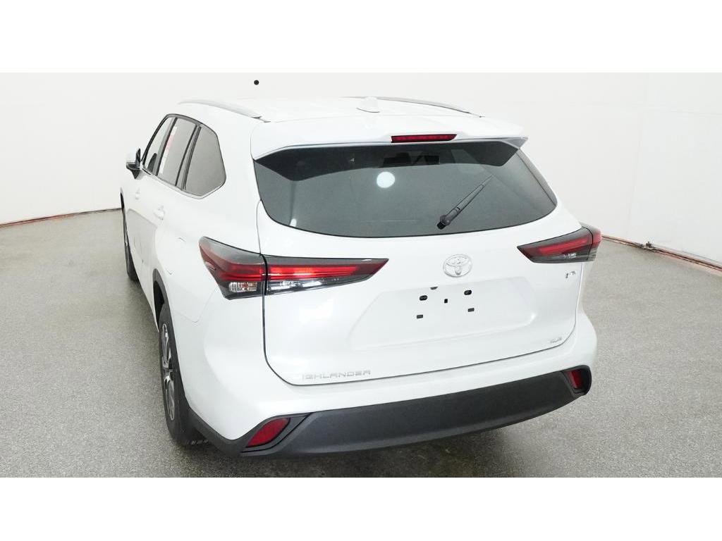 New 2026 Toyota Highlander XLE image 6