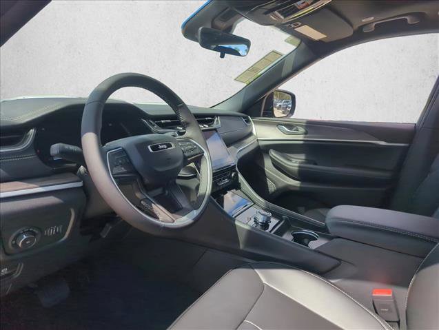 New 2025 Jeep Grand Cherokee Limited AWD/4WD image 3