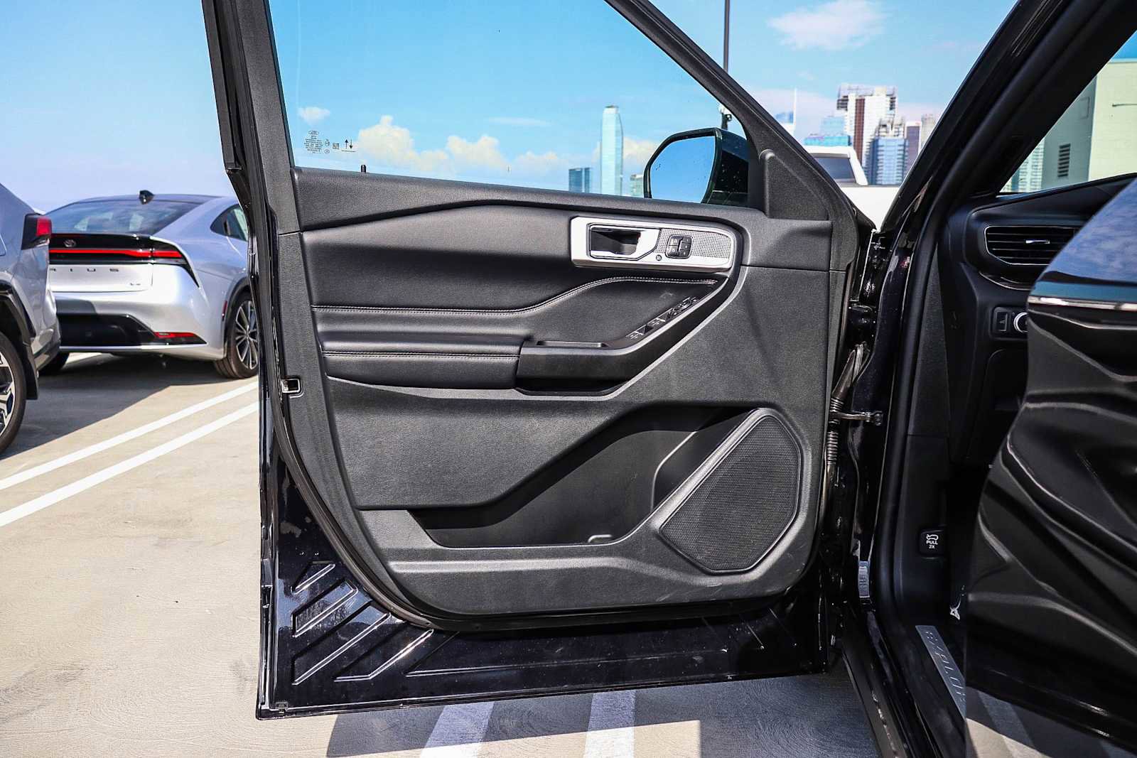 Used 2020 Ford Explorer Limited image 22