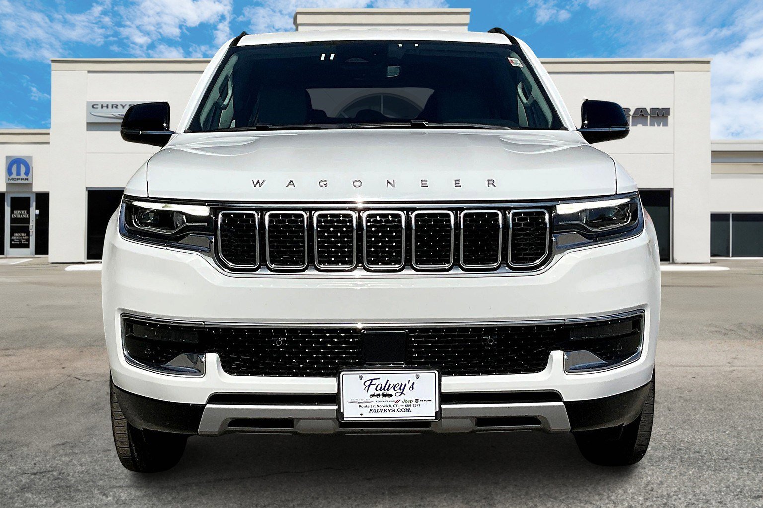 Used 2024 Jeep Wagoneer Series II w/ Flexible Seating Group image 3