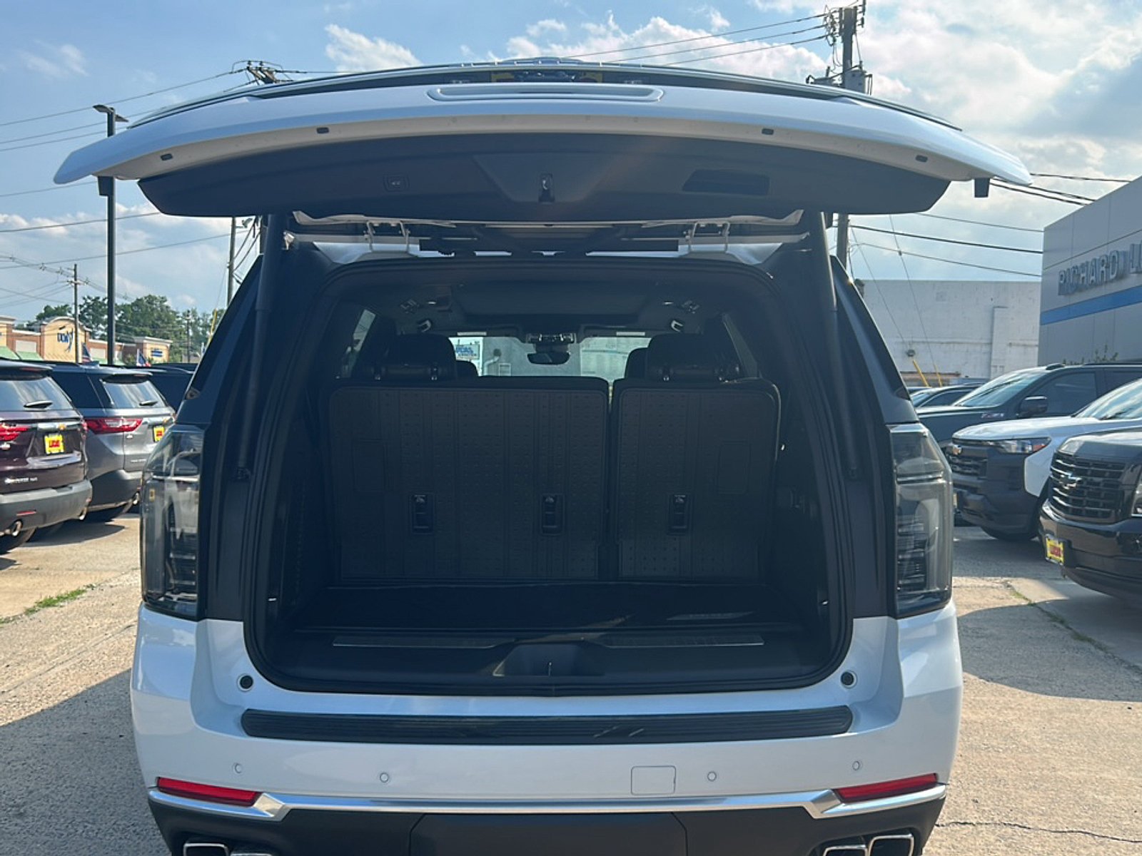 New 2026 Chevrolet Tahoe High Country AWD/4WD image 11